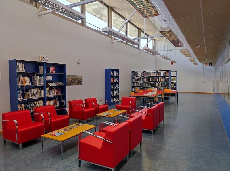 Biblioteca Pública Vientos del Pueblo (Oliver)