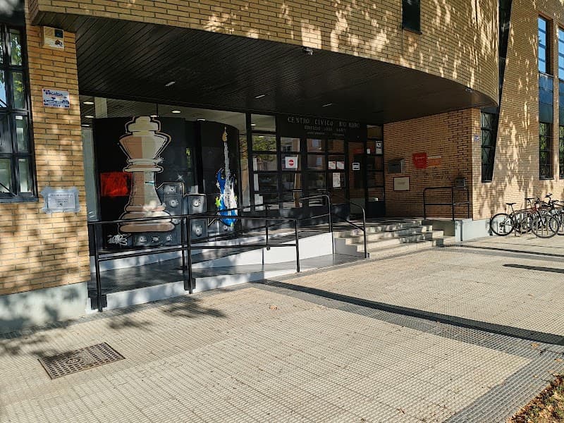 Centro de Convivencia para Mayores Rio Ebro . Edificio José Martí - (Actur)