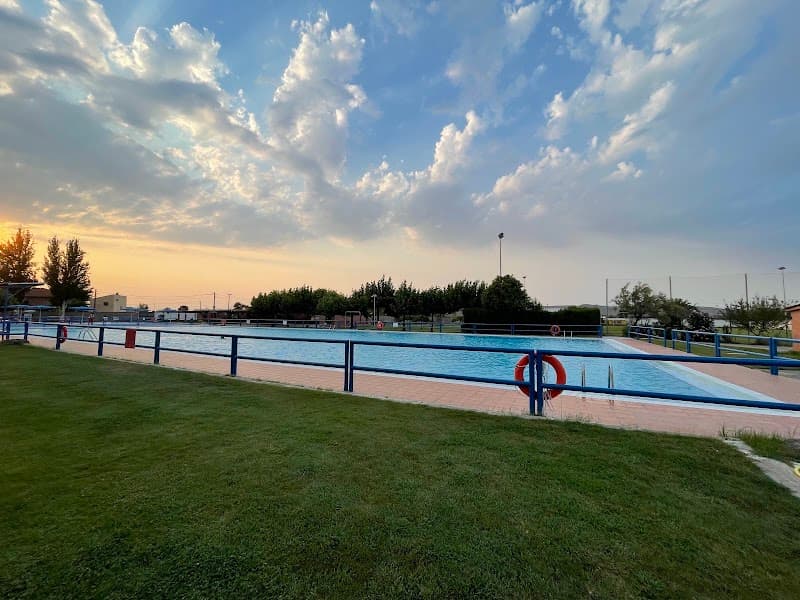 Centro Deportivo Municipal Monzalbarba. Piscinas y Pistas