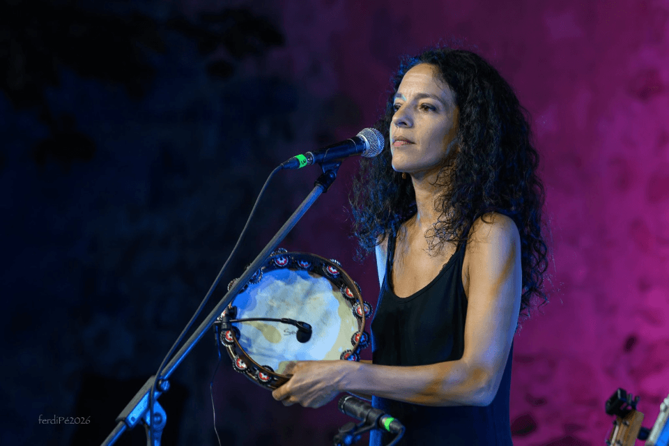 Panaderas en Harinera: Canto y Percusión Tradicional en Familia