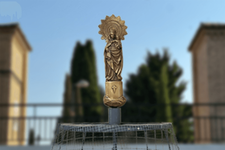 Ofrenda floral a la Virgen del Pilar en el Cementerio